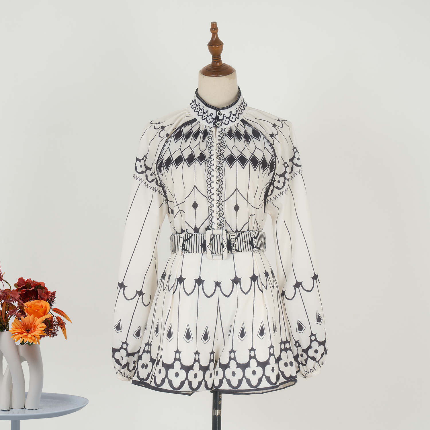 Real time stock French retro Bohemian style two-piece set, new stand up collar printed shirt and shorts set