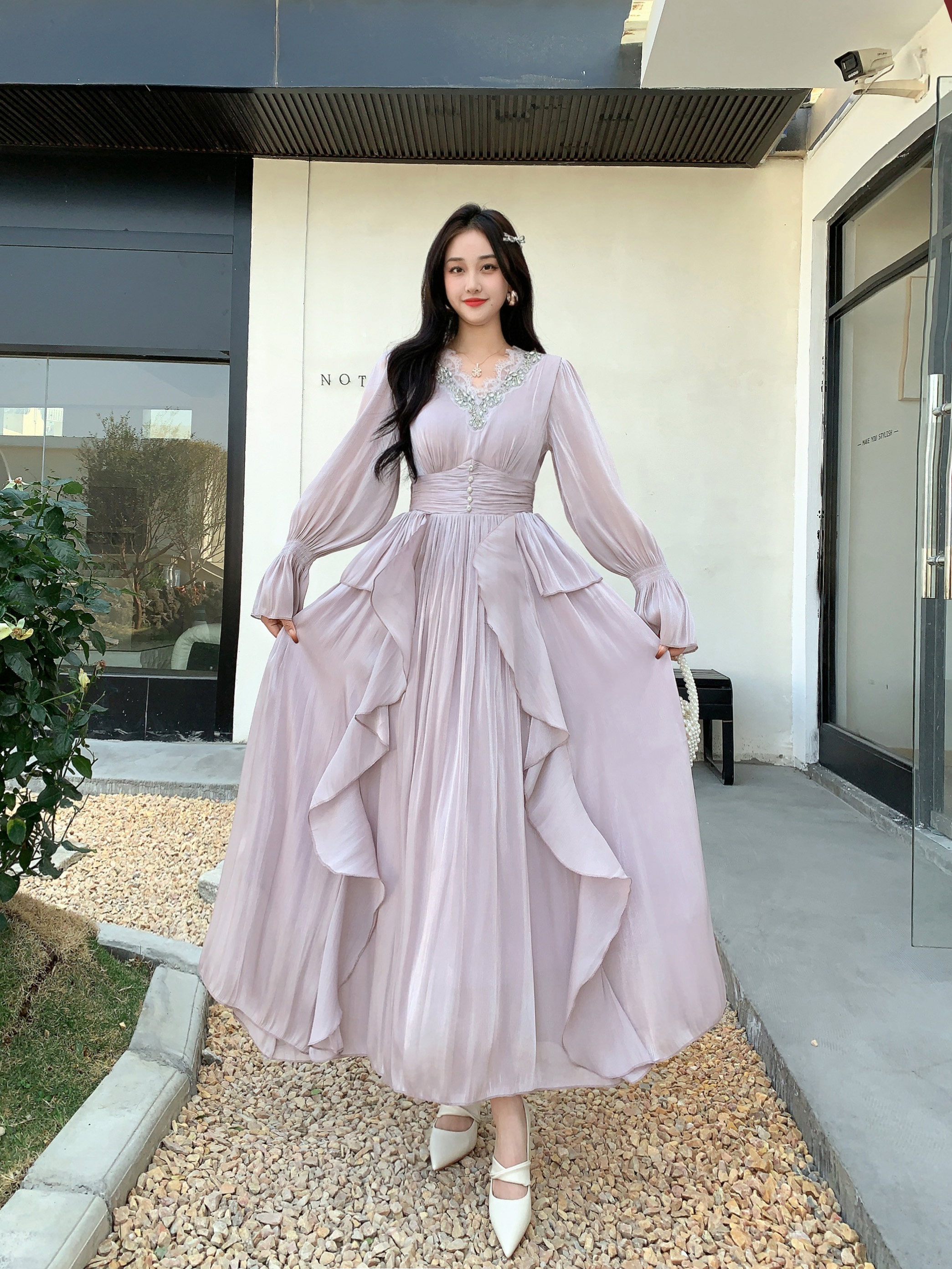 Gentle style, socialite temperament, flared sleeves with diamond studded V-neck, waist cinched, ruffle edge chiffon dress, elegant large swing long skirt