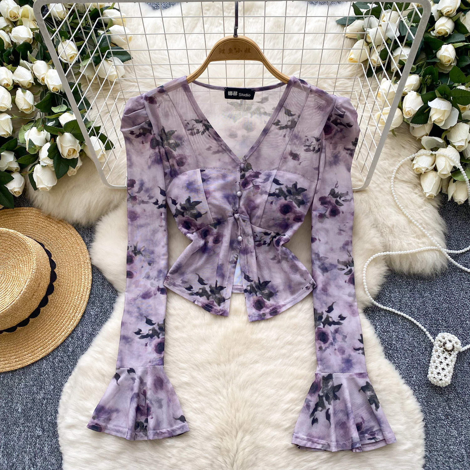 Pure Desire Style Top for Women 2025 Spring, Sweet Design, V-neck Split Fit Printed Trumpet Sleeve T-shirt Base