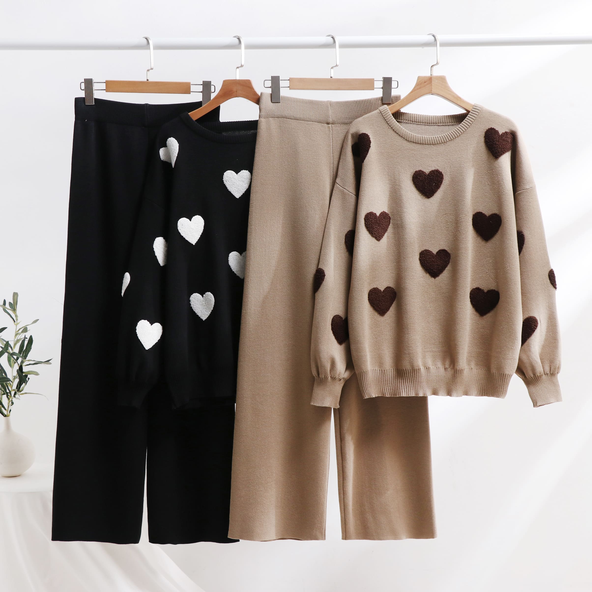 American spicy girl contrasting colors, heart embroidery, round neck knit two-piece sweater set, lazy and versatile style, autumn and winter new items, foreign trade