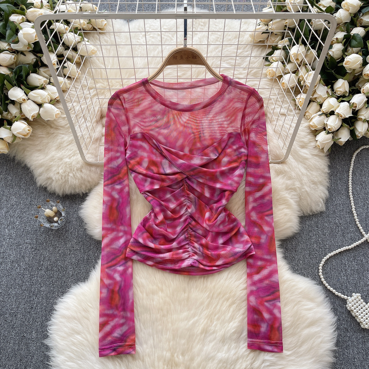 Long sleeved mesh t-shirt for women in Europe and America, slim fit and slimming temperament, round neck pleated tie dye base shirt, niche and unique top
