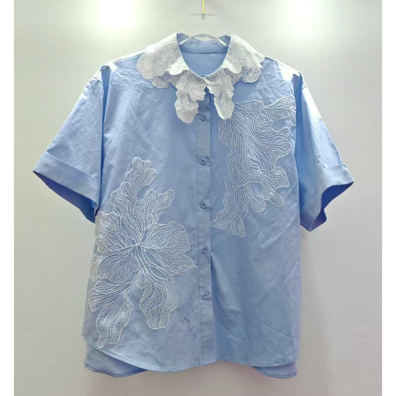 Fashionable new Korean version lace lapel, single breasted striped short sleeved shirt with a sense of design, niche top, female trend