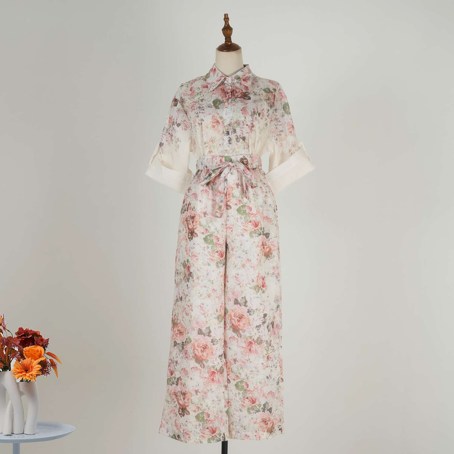 Real shot spot design with retro sweet floral short sleeved slimming floral print top, high waisted pants two-piece set