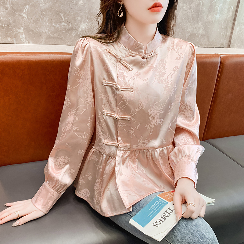 New Chinese style design with a white button down shirt for women in Spring and Autumn 2024, featuring a loose and versatile top with a small stand up collar