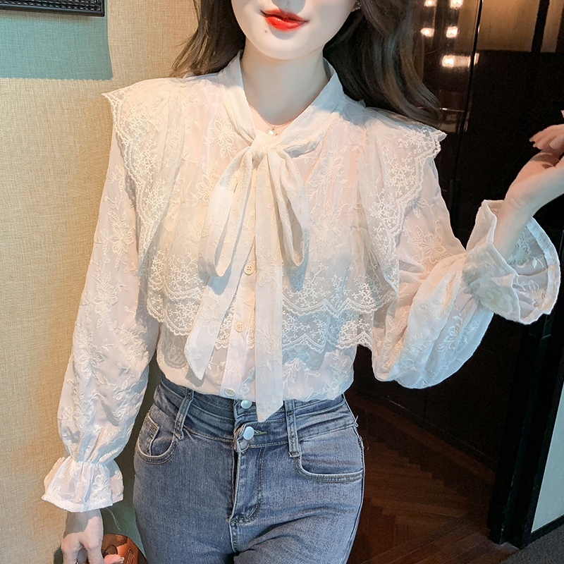 Bow tie shirt, women's new spring and autumn outfit, high-end and beautiful, western-style lace blouse, mature mature mature lady top