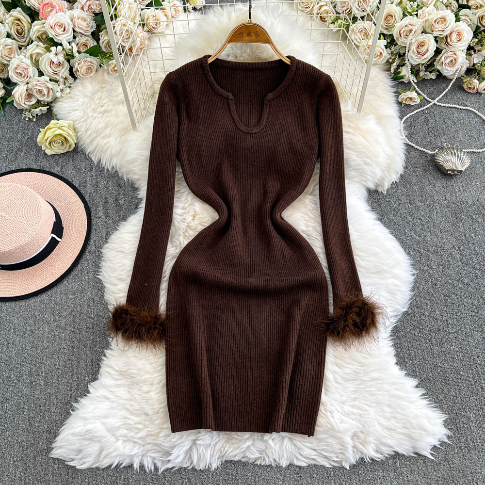 Autumn and winter slim fit knitted dress for women, with a U-neck and a base coat of fur, paired with a sexy tight fitting hip hugging dress