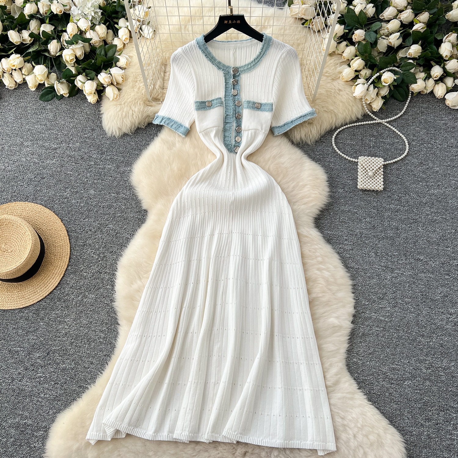 Xiaoxiang style high-end denim patchwork round neck metal buckle short sleeved dress for women, with a cinched waist and a knitted long skirt underneath