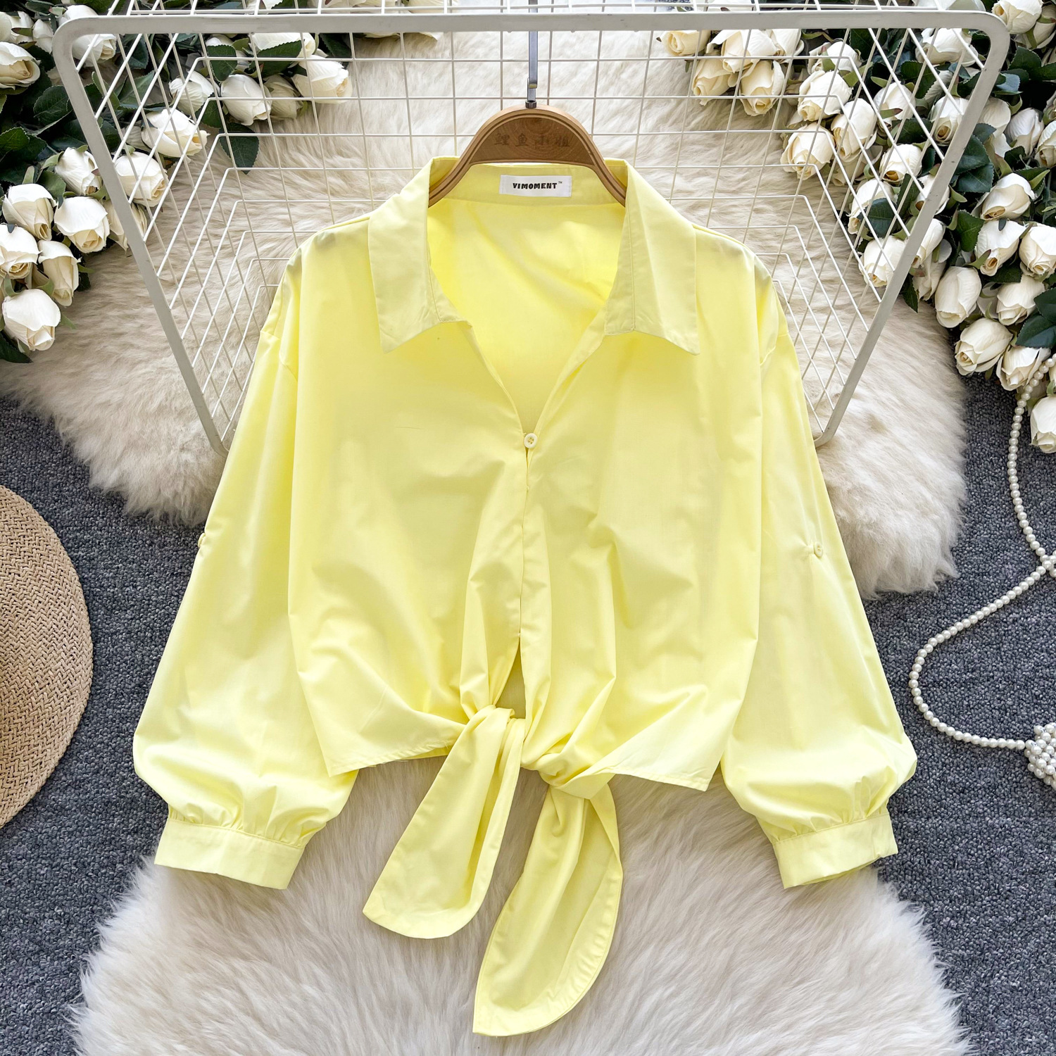 Extremely simple and high-end Polo collar shirt for women in autumn, with loose and slimming straps and bubble sleeves designed for a unique and elegant style