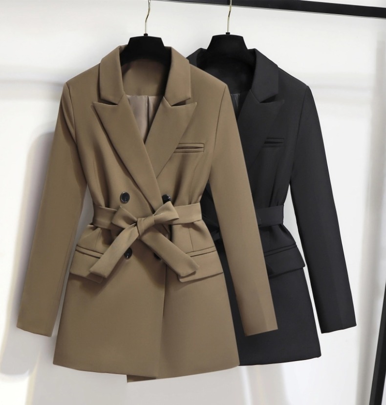 Advanced design sense, black suit jacket, feminine Korean style, light mature, gentle style, small stature, waist cinching suit jacket