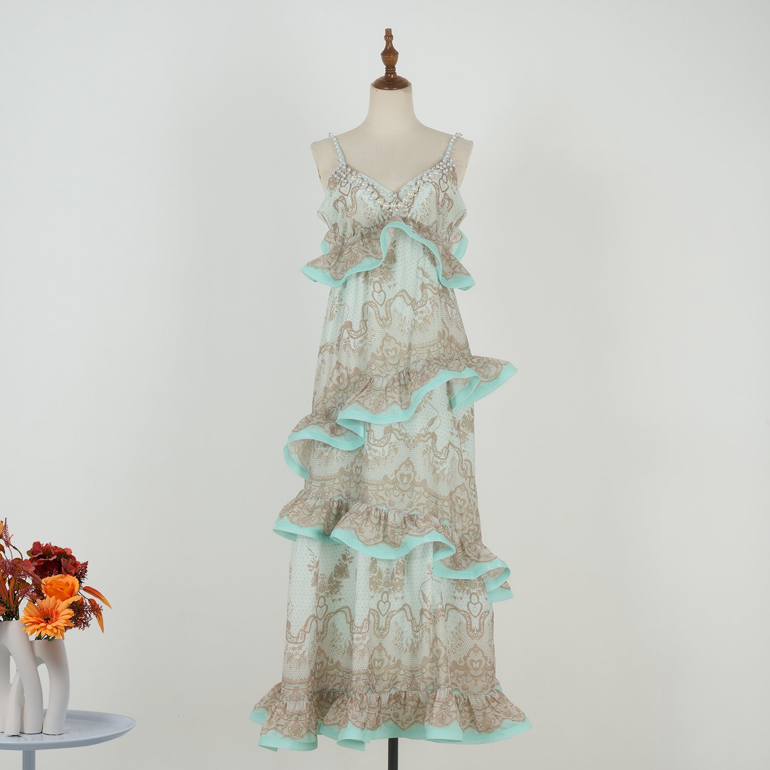 Real shooting spot 2025 new mint green lace elegant cake suspender, nail bead jumpsuit, long skirt