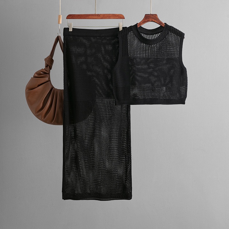 European and American vacation hollow knitted two-piece sleeveless vest, slit half skirt slim fit set, summer new style 2025
