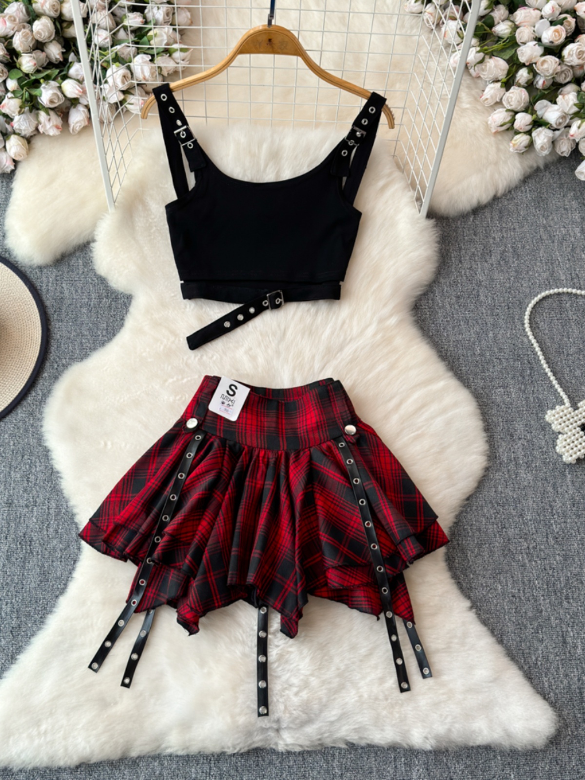 American retro sleeveless halter top with camisole and spicy red checkered anti glare puffy cake skirt set