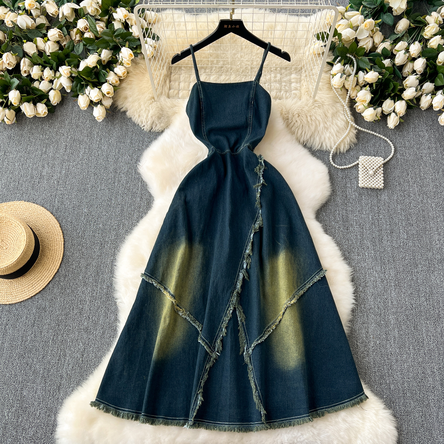 Retro vintage denim camisole dress with a female design sense, niche, waist cinching, slimming temperament, strapless tassel camisole dress