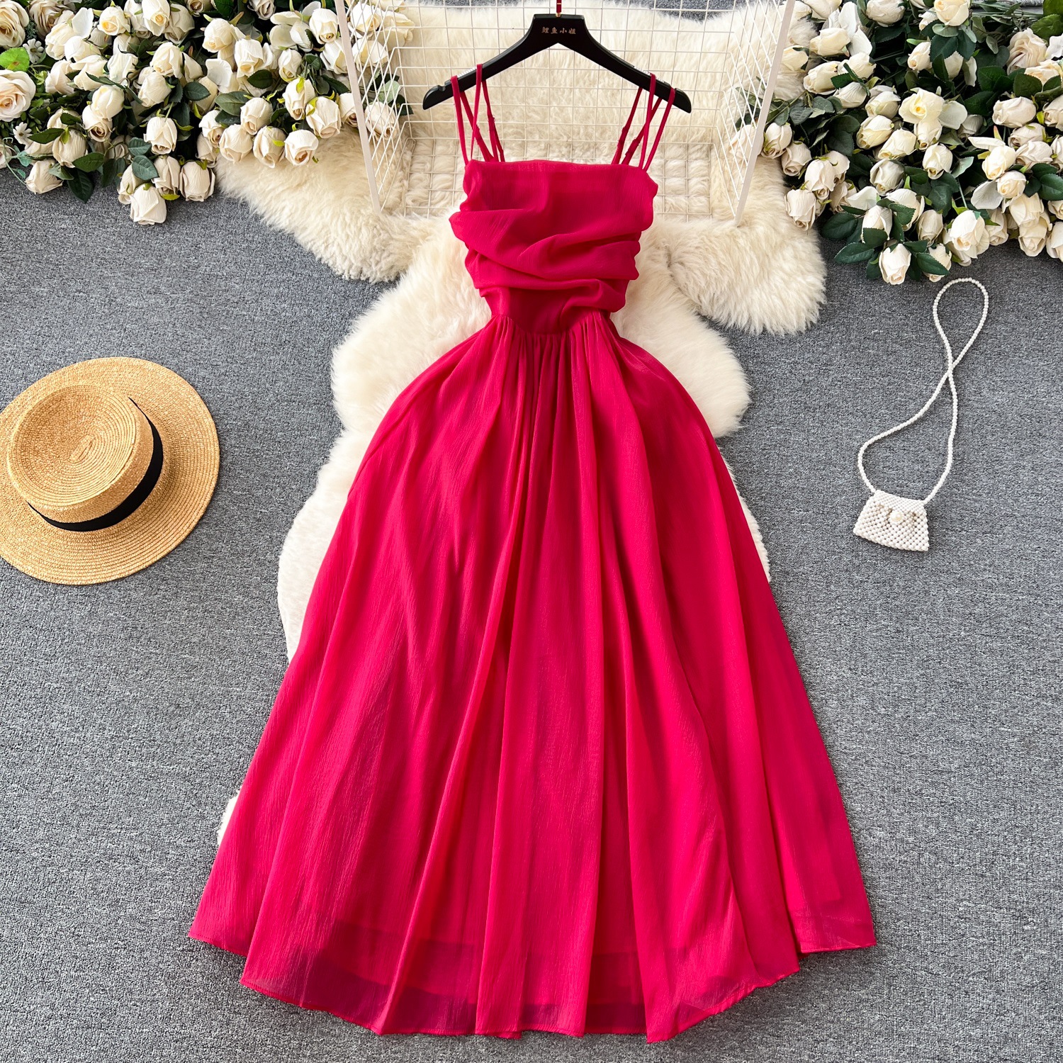 Miss Qianjin's style camisole dress for women in summer, with a pleated design that exudes a fairy like aura. The waist is cinched and the dress exudes a luxurious and high-end feel