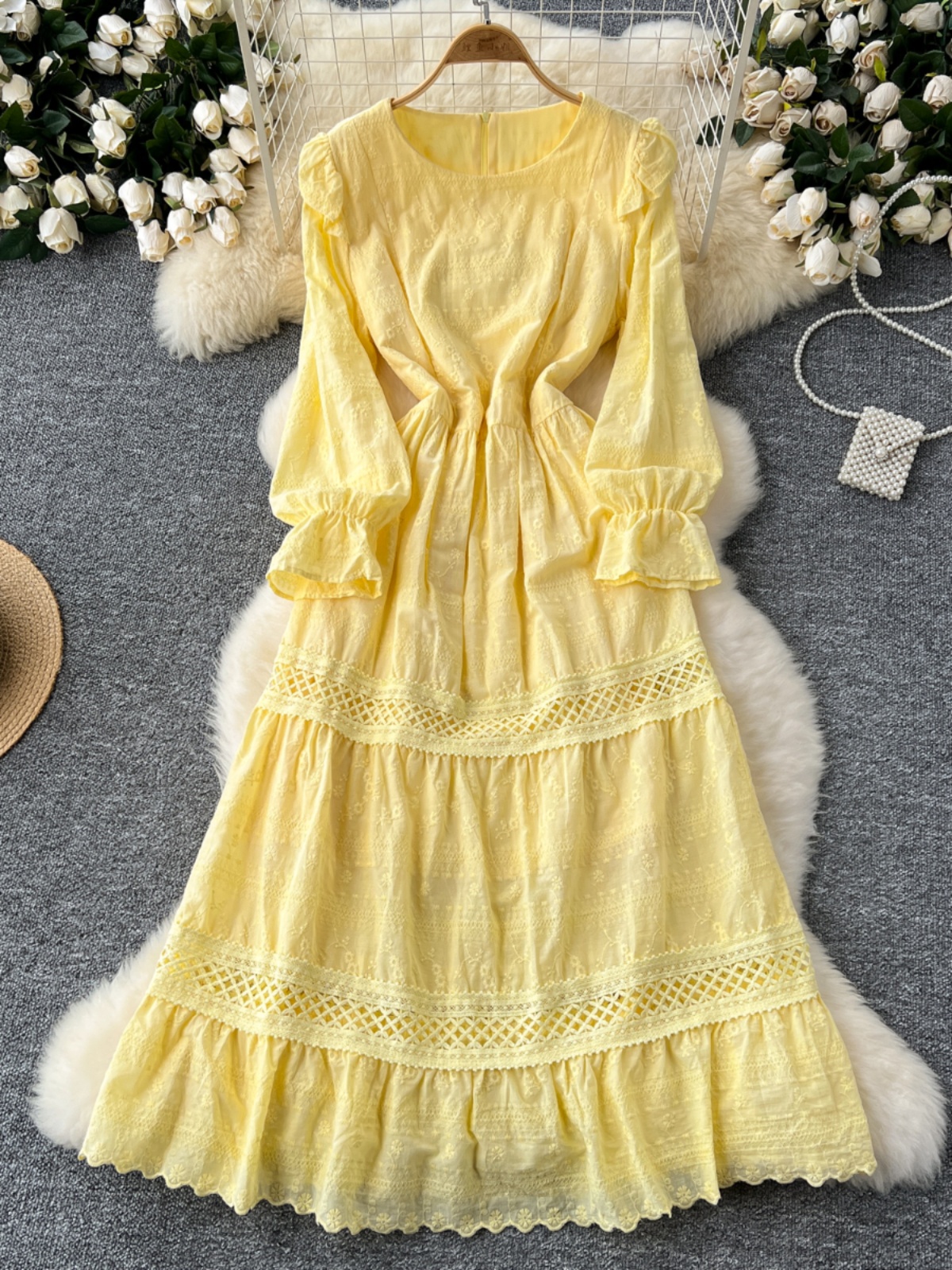 French retro heavy industry lace patchwork embroidered dress for women with high waist and slimming temperament, super fairy sweet vacation long dress