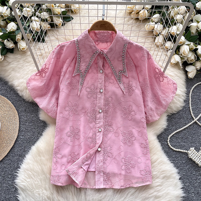 Light luxury palace style bubble sleeve shirt for women in summer, with diamond studded hook flower embroidery and sheer fabric, creating a sense of atmosphere and temperament. It is a top for imperial ladies