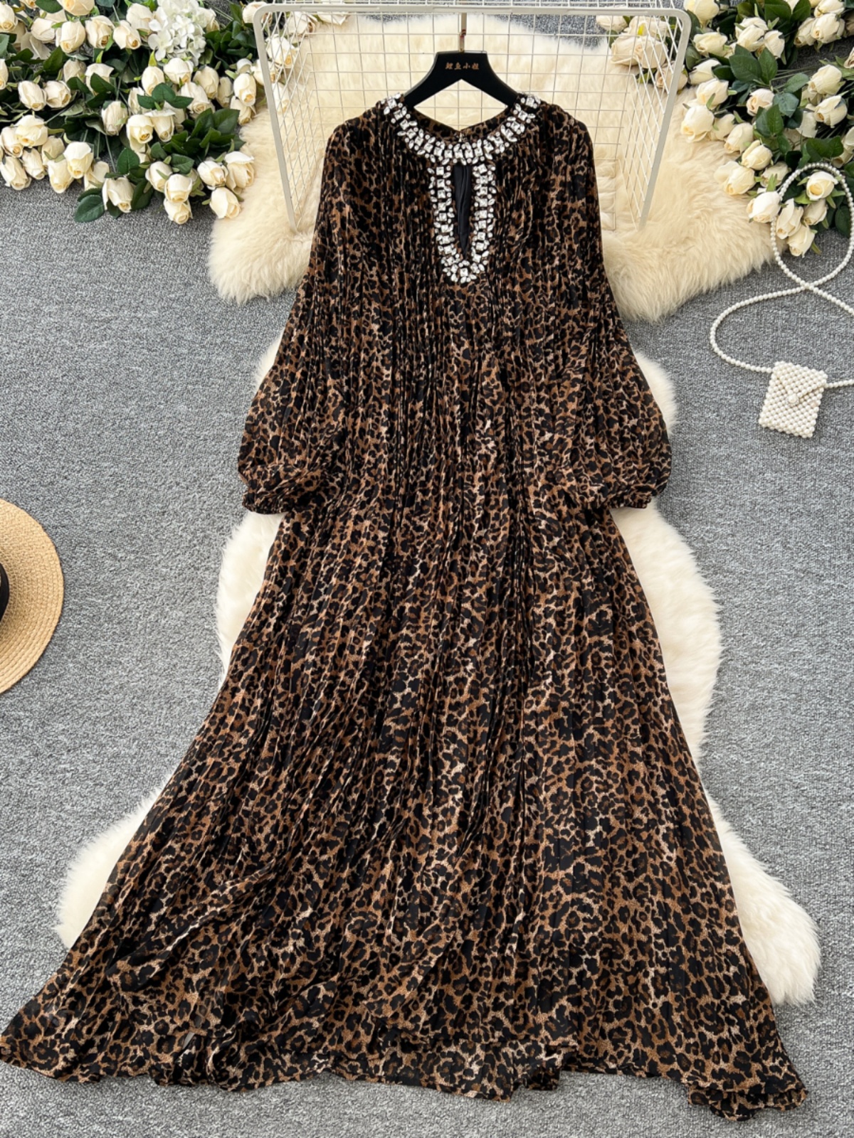 High end elegant dress for women, European and American fashion, nail drill hollow round neck long sleeved loose slimming leopard print pleated long skirt