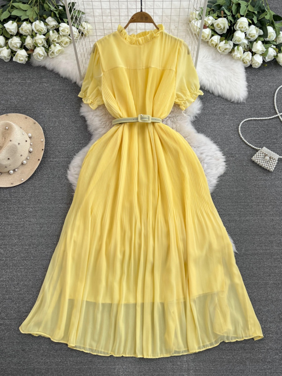 Spring and Autumn New French Retro Round Neck Short Sleeve Chiffon Dress for Women, with a cinched waist for slimming and a pleated mid length skirt
