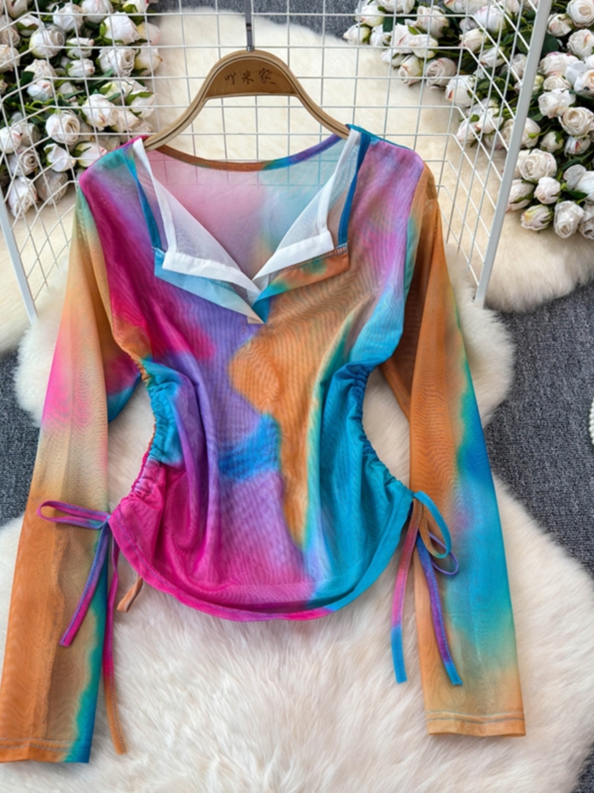 French style sweet and spicy yellow V-neck long sleeved waist cinched T-shirt for women's autumn new style, short fit, slim and fake two piece top trendy