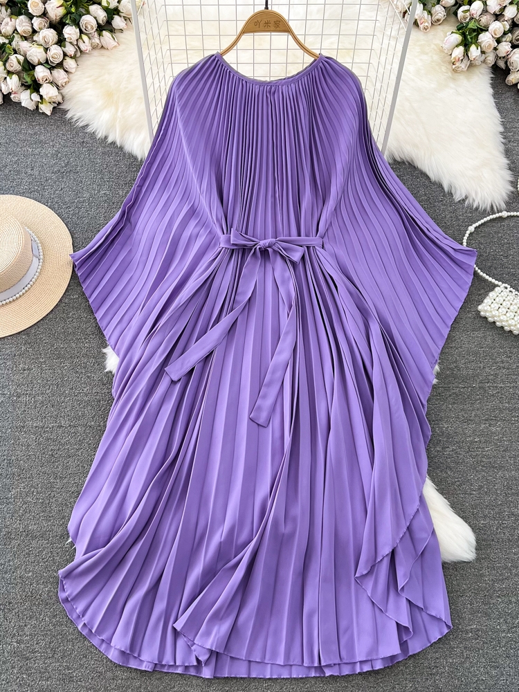 High end feeling, light luxury temperament, three bedroom pleated bat sleeves, round neck, loose A-line pleated dress, elegant long dress