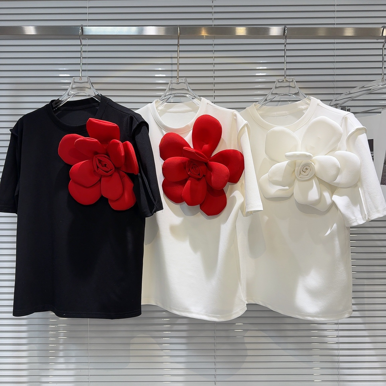 Cross border Foreign Trade 2025 Spring New Small Fragrant Style Three Dimensional Sun Flower Contrast Design Half Sleeve Short Sleeve T-shirt