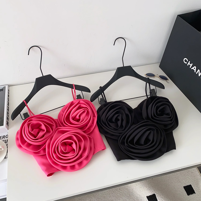 Xiaoxiangfeng three-dimensional flower camisole vest for women in summer 2025, French and western-style versatile short style, chic outerwear top