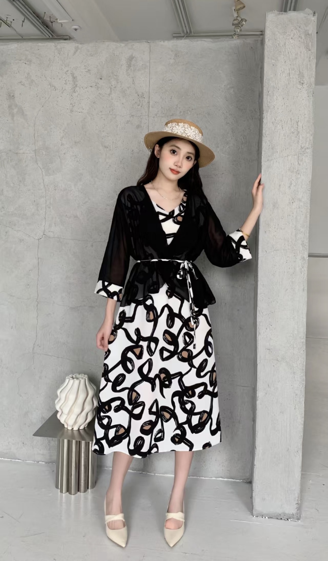 Two piece set with floral dress belt and outer layer