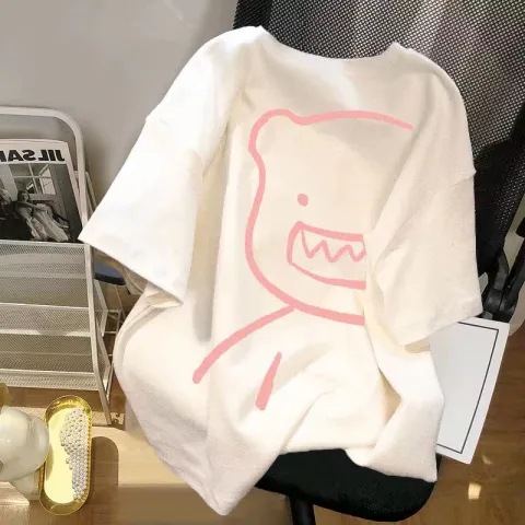 White short sleeved t-shirt for women in summer 2023, new bear design, niche and loose fit plus half sleeved top, trendy Instagram