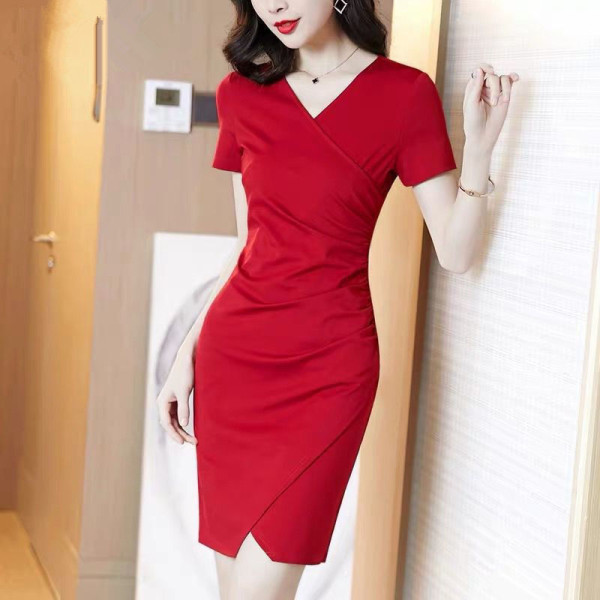 Summer 2025 New Style Elegant Hip Wrapping Skirt with Wrinkles for Slimming and Black One Step Dress Summer Dress for Women