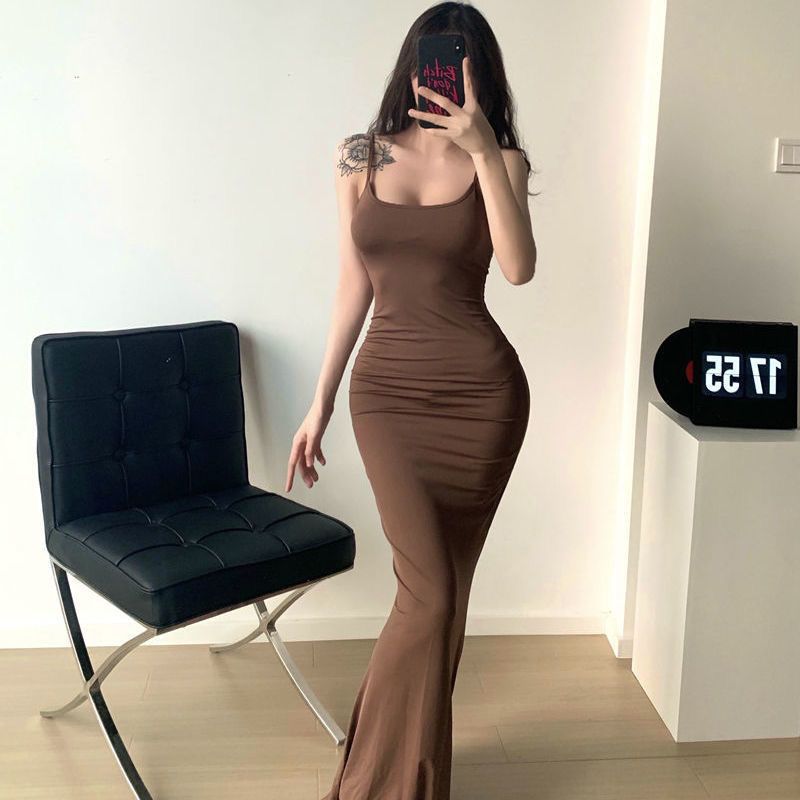 European and American Kardashian sexy chest, peach buttocks, figure enhancing dress, slim fit fish tail, big swing, hip hugging suspender long dress