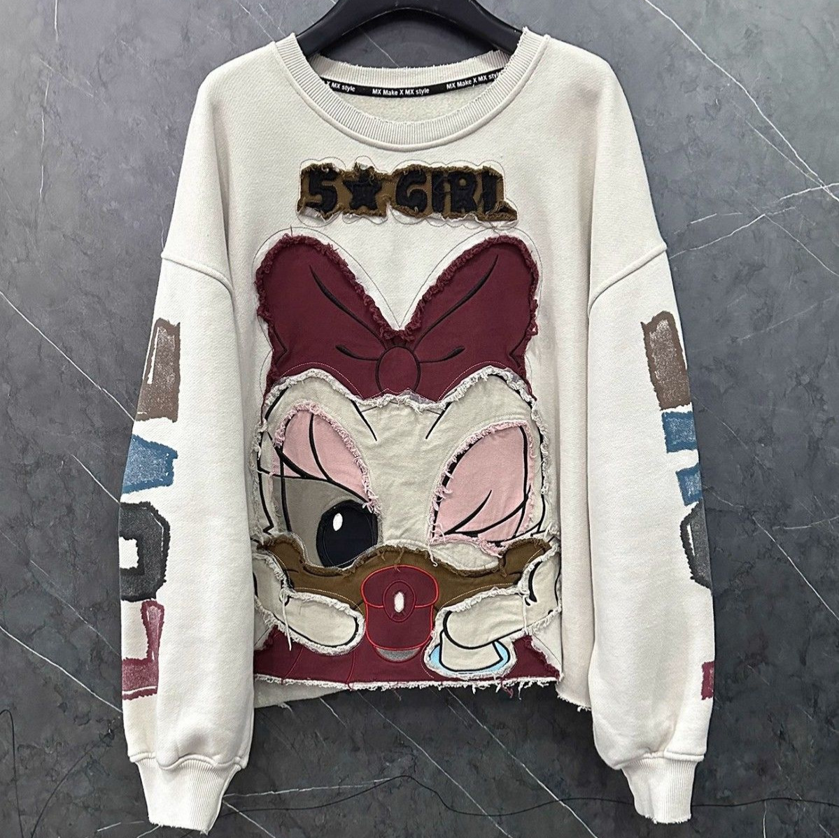 Extra Large 100-150KG Fat mm Heavy duty Cloth Embroidered Cartoon Daisy with Velvet Round Neck Loose Long Sleeve Hoodie for Women
