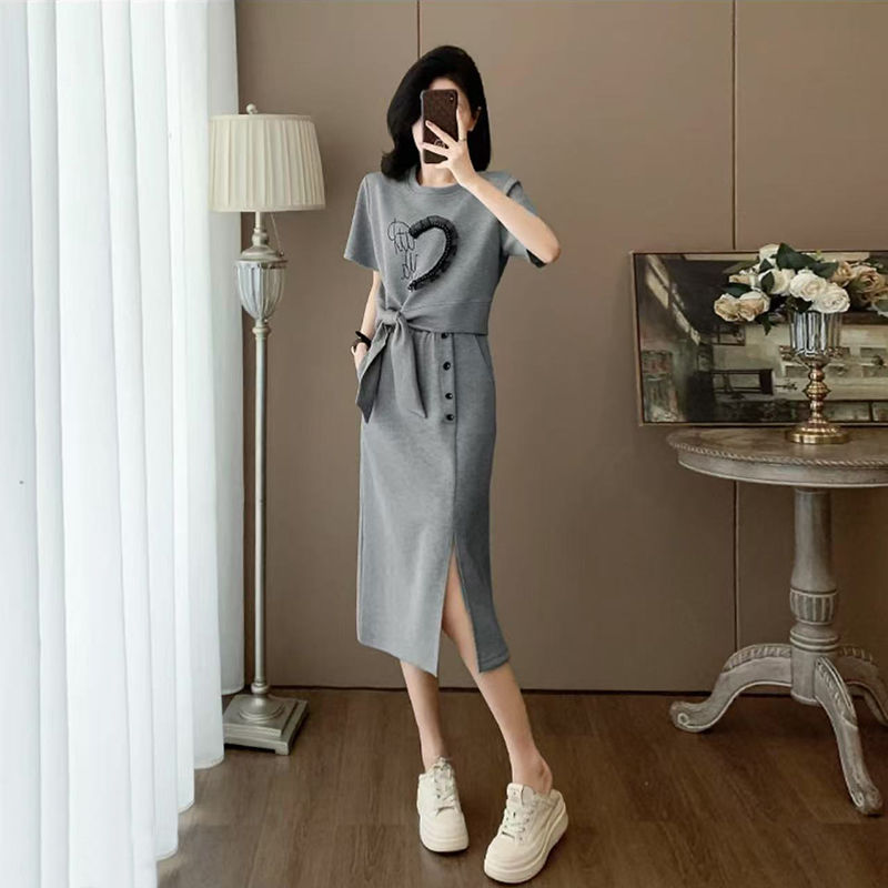 Fashion casual suit 2025 summer new style, slimming short sleeved women's split half skirt two-piece set summer