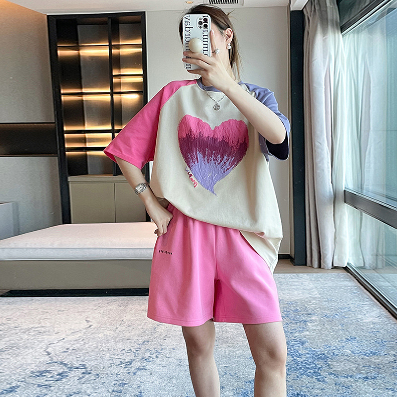 Dopamine casual sports suit women's summer loose and stylish anti-aging heart T-shirt high waisted shorts two-piece set