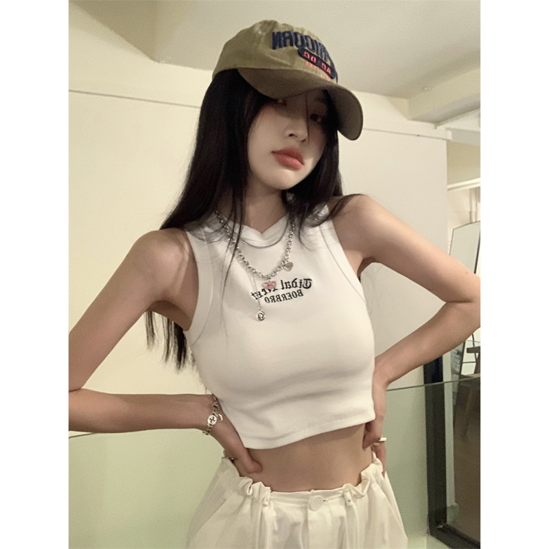 Korean version of sweet and spicy girl sleeveless I-shaped inner tank top with small camisole, women's new shoulder cut short style, stylish outerwear top