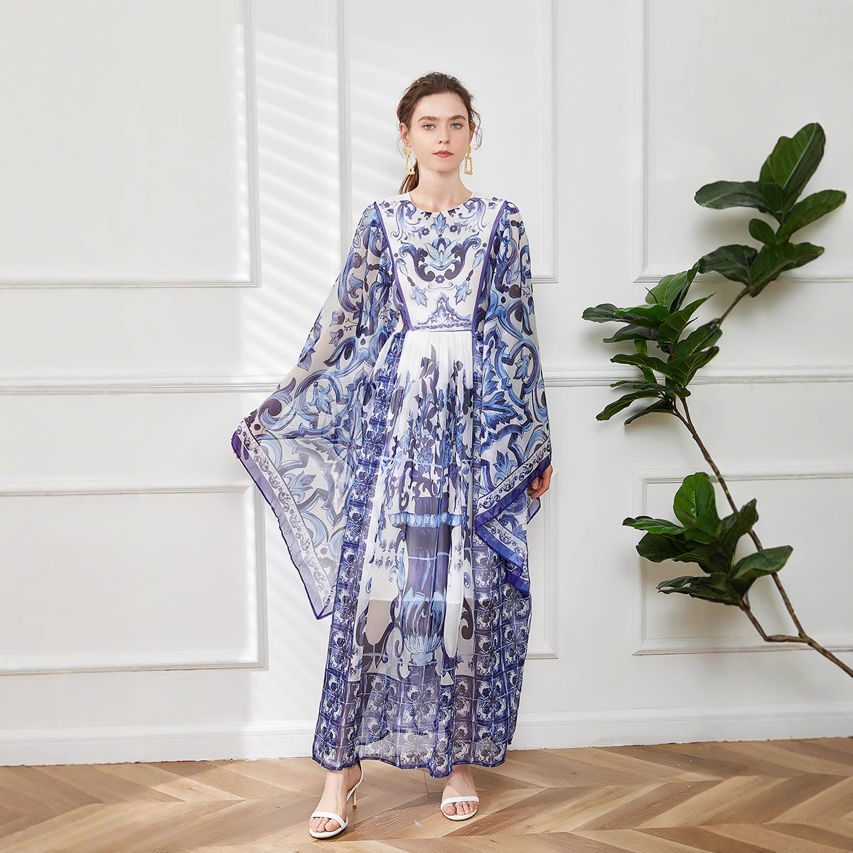 Retro court style round neck trumpet long sleeved loose celadon printed A-line dress for beach vacation