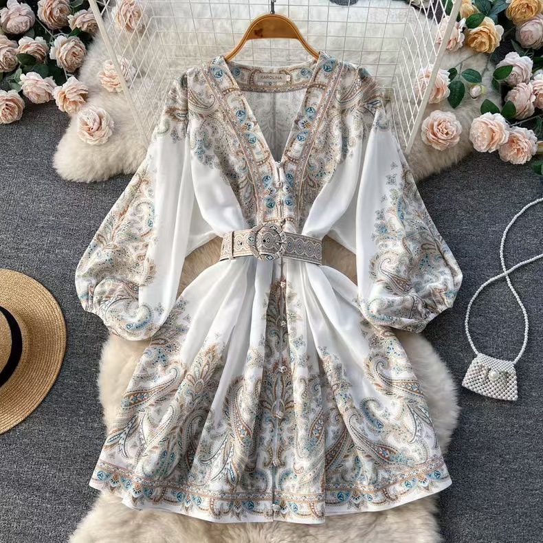 Spring new style French retro printed single breasted V-neck lantern sleeves with cinched waist, medium long, small dress trendy