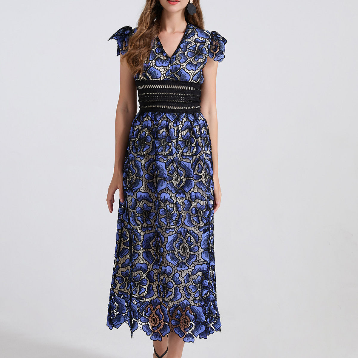 European Station 2025 Spring/Summer New Women's V-neck Short sleeved Lace Water soluble Hollow Embroidery Lotus Leaf Lace Dress