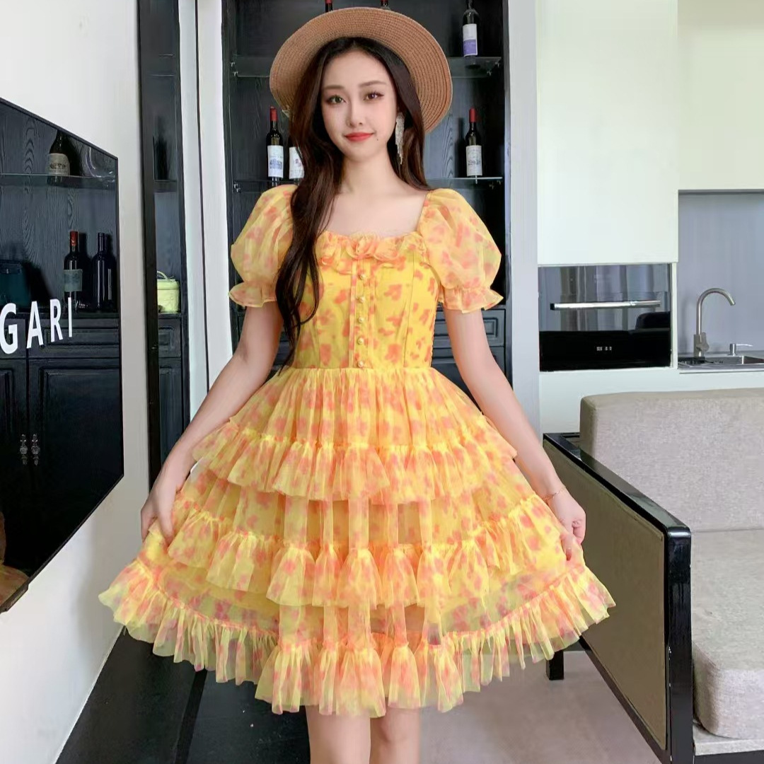 2025 summer new short sleeved sweet princess style cake skirt short sleeved square neck short skirt design with a sense of waist cinching dress