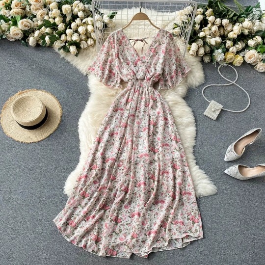 Cross border 2023 new seaside vacation dress for women in spring and autumn 2022 new sexy V-neck waist slimming and long style