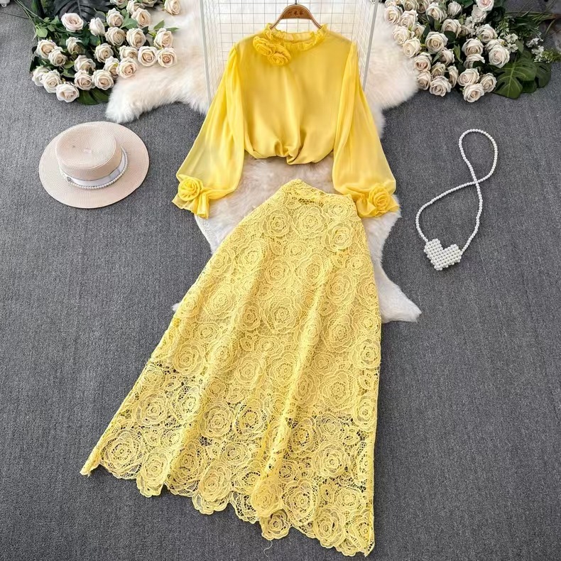 French retro style round neck chiffon shirt with women's lace and lace stitching, slim fit and slimming, hip hugging skirt set