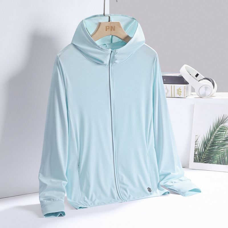 Factory direct sales of summer men's ice silk sunscreen clothes, breathable, loose, UV resistant, ultra-thin hooded jacket