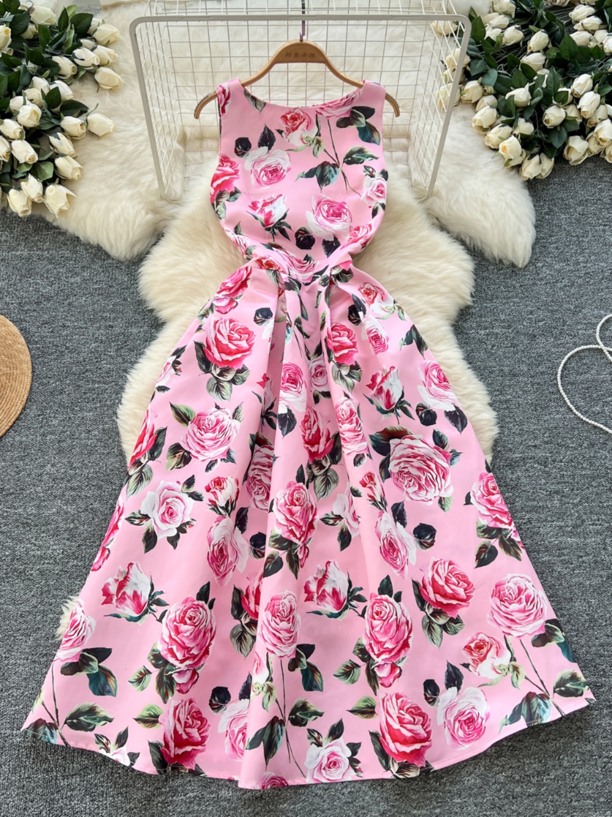 High end small dress for women with European and American style, retro style, waist cinching, slimming, sleeveless fashion print, fluffy dress, dress