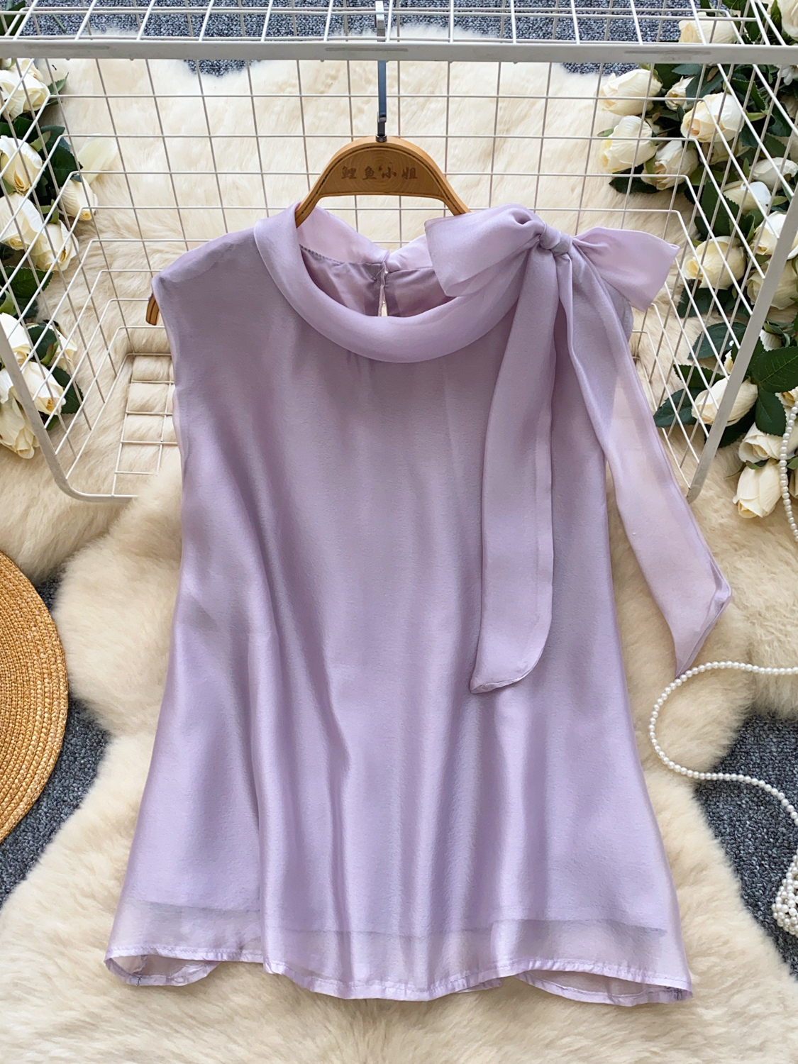 Atmosphere collar strap sleeveless shirt for women in summer 2025, French and western-style versatile pearl mesh chiffon top