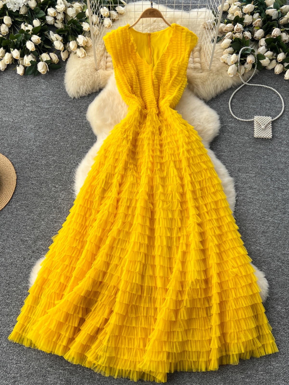 French style dress for socialites, women's high-end sense, V-neck heavy pleated mesh, waist cinching, fluffy cake long dress, women's dress