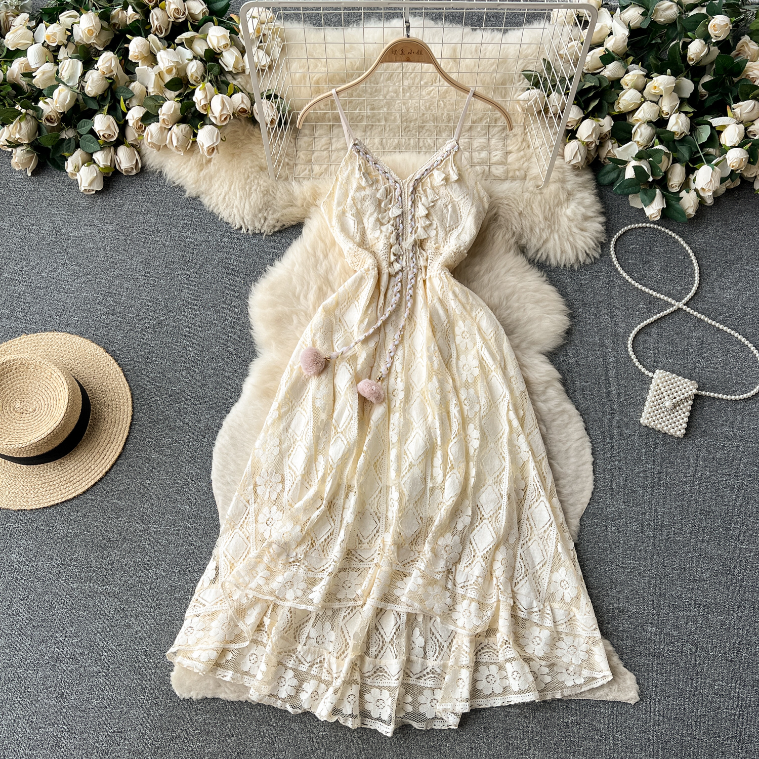 Ethnic style one shoulder lace camisole dress for women in summer, showing a slimming temperament, French tea break vacation style long skirt