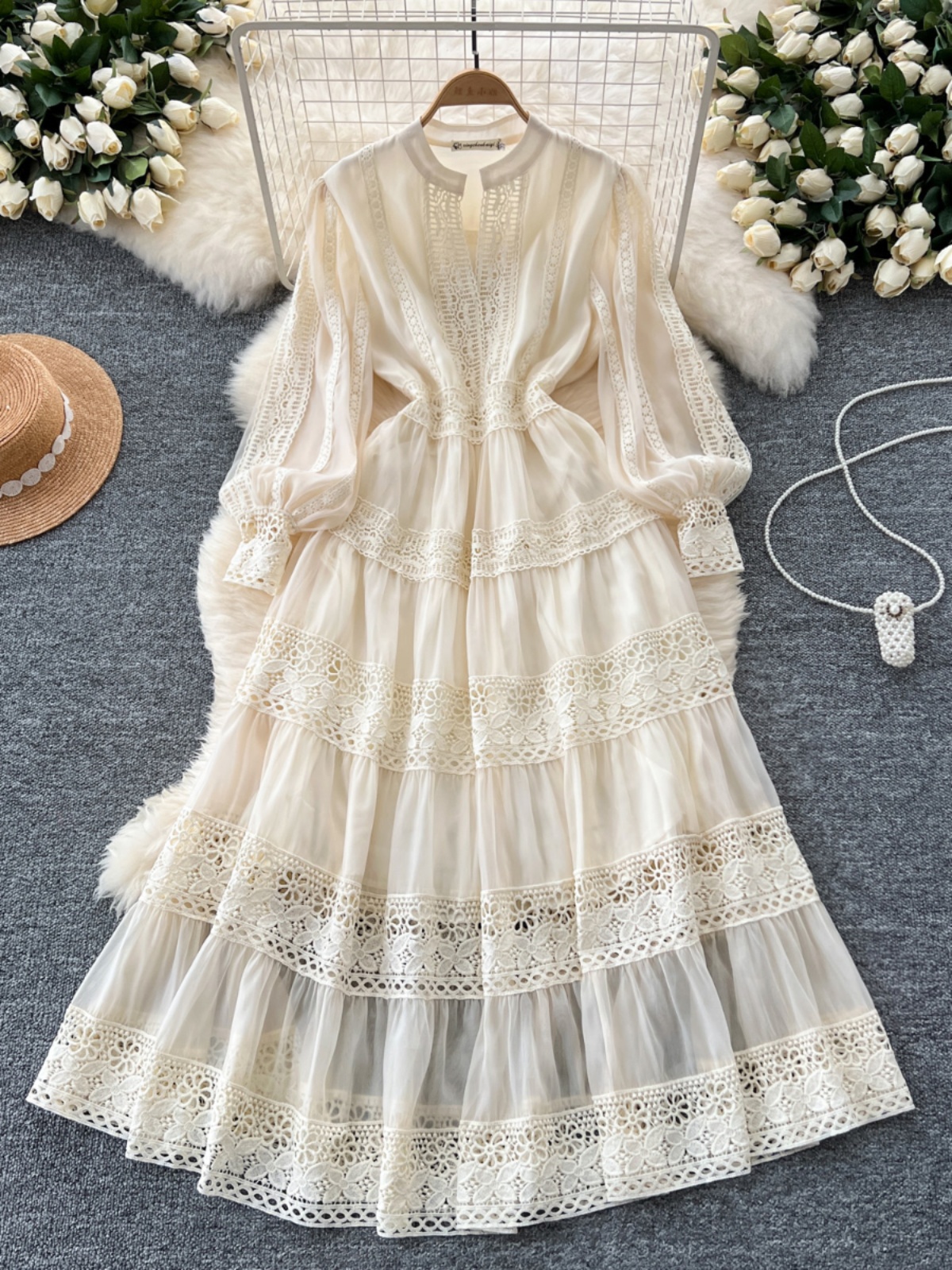 French retro niche lace patchwork lantern sleeve dress, women's waist cinched to show slimming temperament, over the knee elegant long skirt