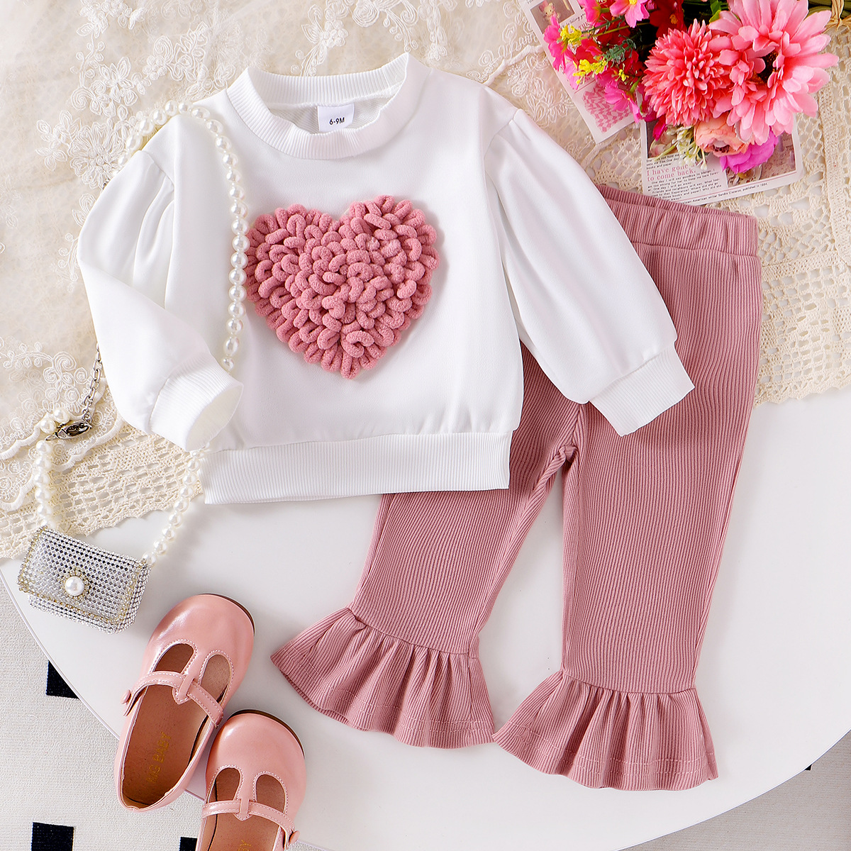 Baby girl hoodie set for spring and autumn 2024, new children's pullover, heart-shaped top, pink flared pants two-piece set