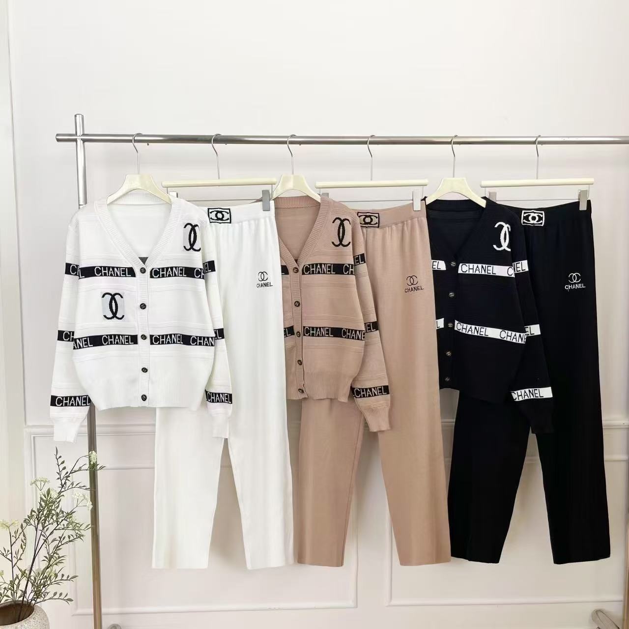 Cross border knitted top, outerwear, cardigan, small fragrance style, new versatile letter jacquard casual wide leg pants, early spring set