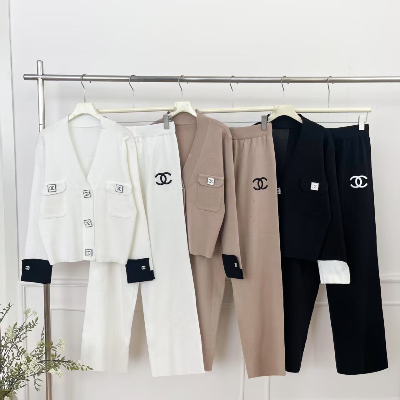 Cross border 2025 Xiaoxiangfeng Knitted Jacket New Elegant Style Black and White Cardigan High Waist Wide Leg Pants Two Piece Set