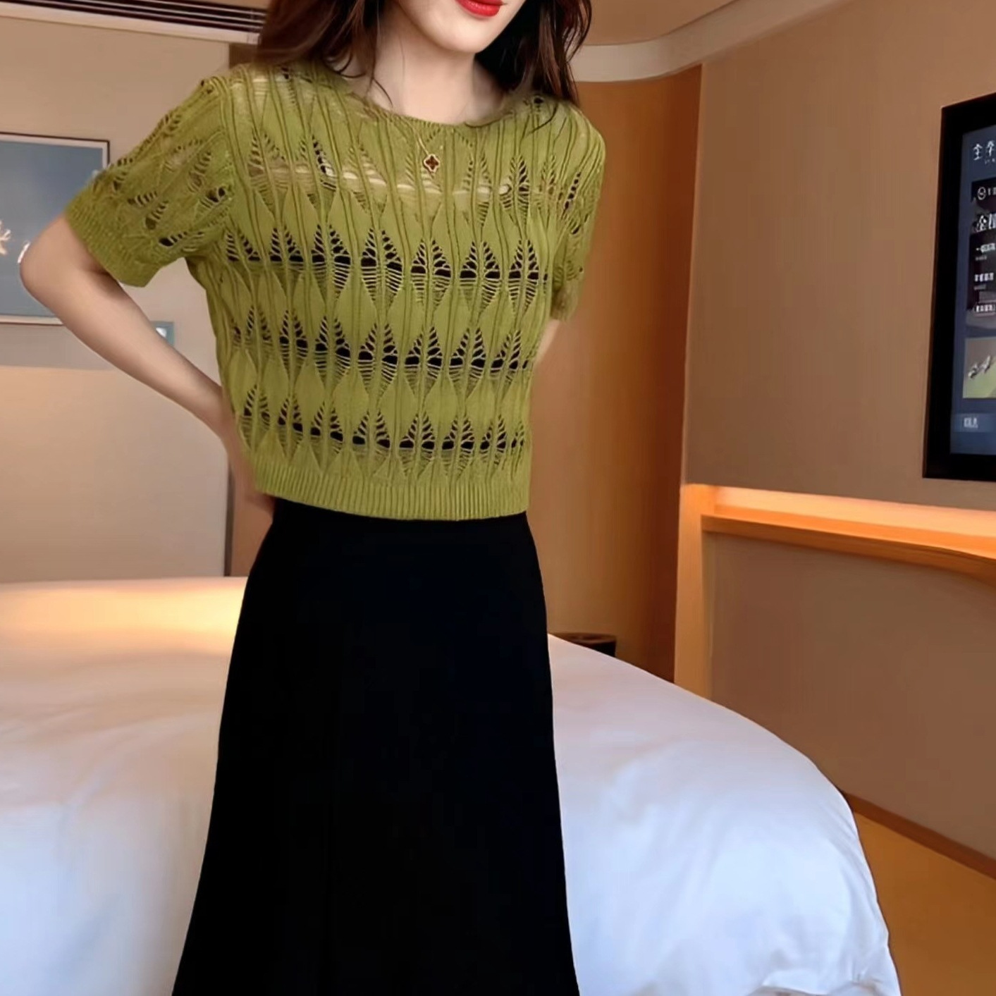 Hollow out short knitted sweater for women 2023 summer new style, loose and slimming, thin French style base shirt top